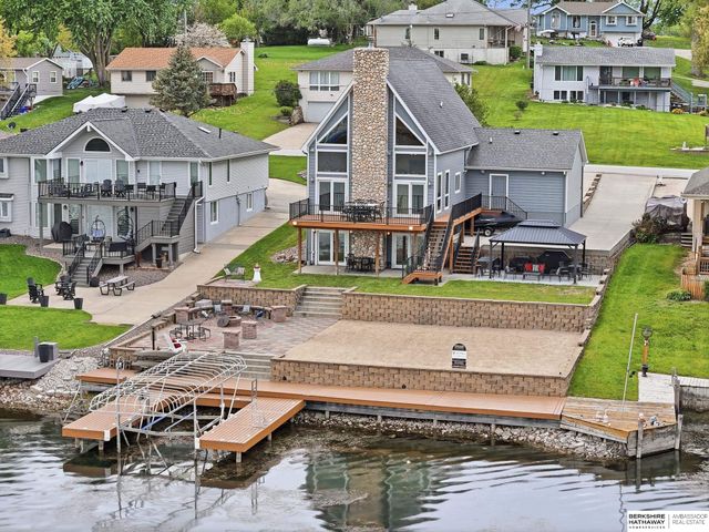 922 Beaver Lake Boulevard, Plattsmouth, NE 68048