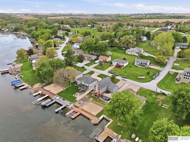 922 Beaver Lake Boulevard, Plattsmouth, NE 68048