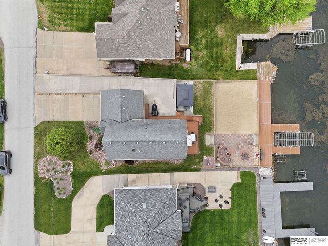 922 Beaver Lake Boulevard, Plattsmouth, NE 68048