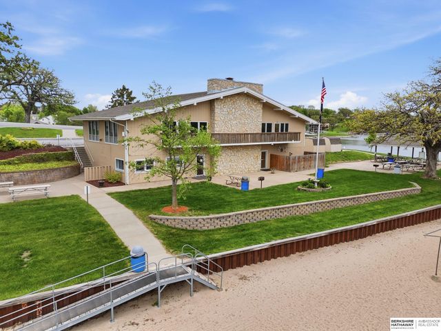 922 Beaver Lake Boulevard, Plattsmouth, NE 68048