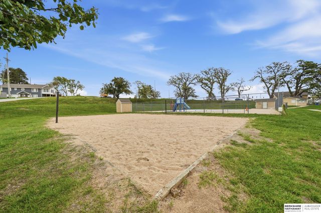 922 Beaver Lake Boulevard, Plattsmouth, NE 68048