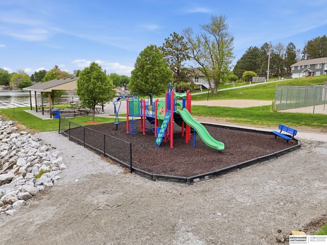 922 Beaver Lake Boulevard, Plattsmouth, NE 68048