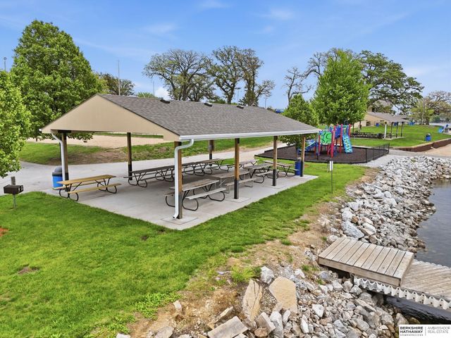 922 Beaver Lake Boulevard, Plattsmouth, NE 68048