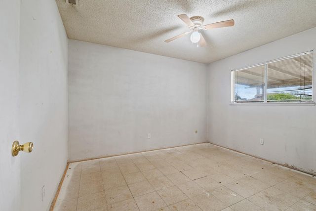 2817 5th St, Hughson, CA 95326