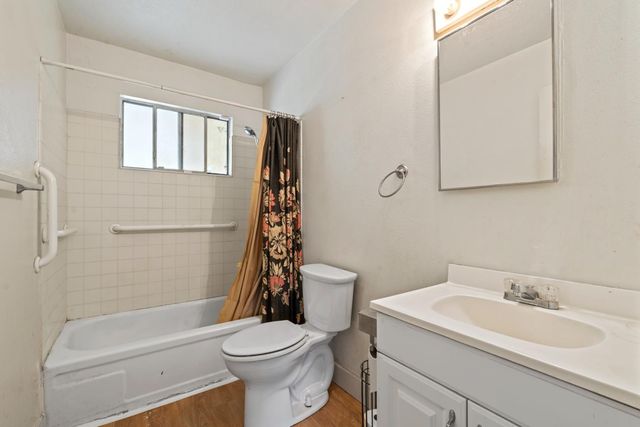 2817 5th St, Hughson, CA 95326