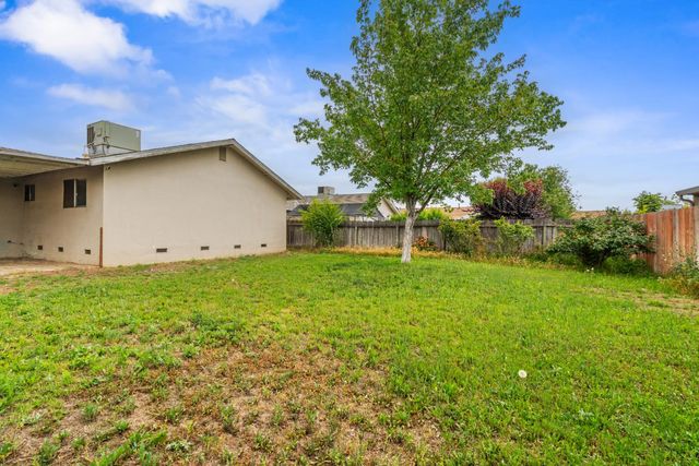 2817 5th St, Hughson, CA 95326