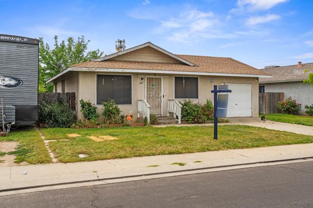 2817 5th St, Hughson, CA 95326