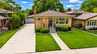 8818 S 55th Court, Oak Lawn, IL 60453
