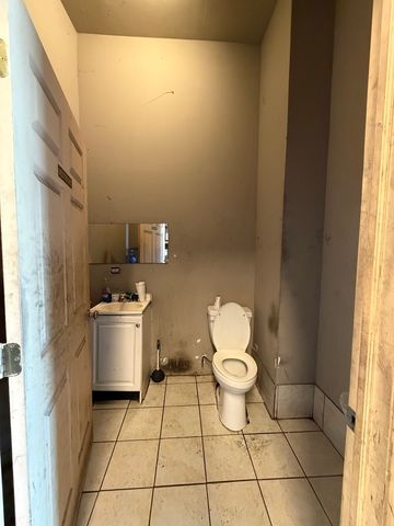 2323 W 18th Street, Chicago, IL 60608