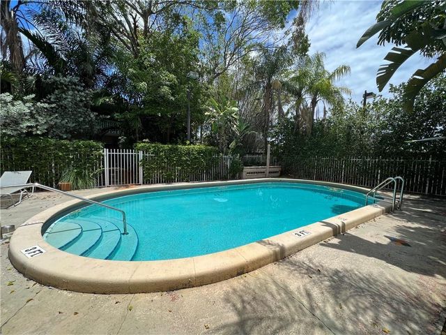 1423 HOLLY HEIGHTS Drive 7, Fort Lauderdale, FL 33304
