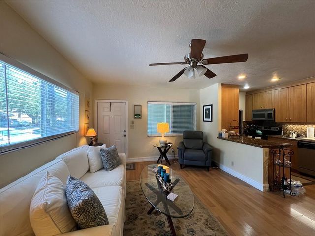 1423 HOLLY HEIGHTS Drive 7, Fort Lauderdale, FL 33304