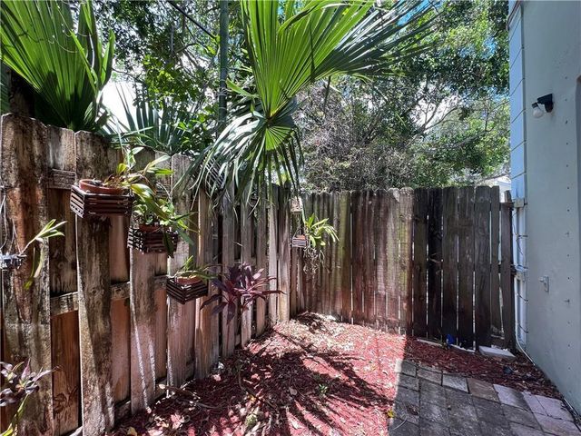 1423 HOLLY HEIGHTS Drive 7, Fort Lauderdale, FL 33304