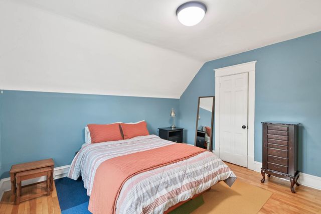 2046 James Avenue N, Minneapolis, MN 55411