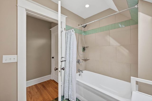 2046 James Avenue N, Minneapolis, MN 55411