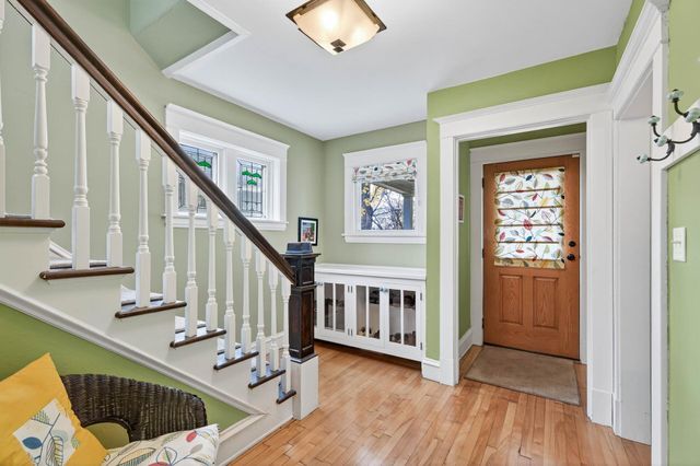 2046 James Avenue N, Minneapolis, MN 55411