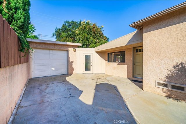 4425 Walnut Avenue, Long Beach, CA 90807