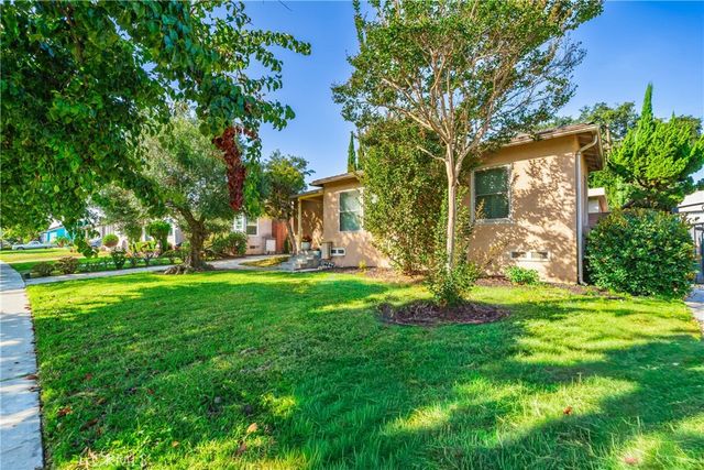 4425 Walnut Avenue, Long Beach, CA 90807