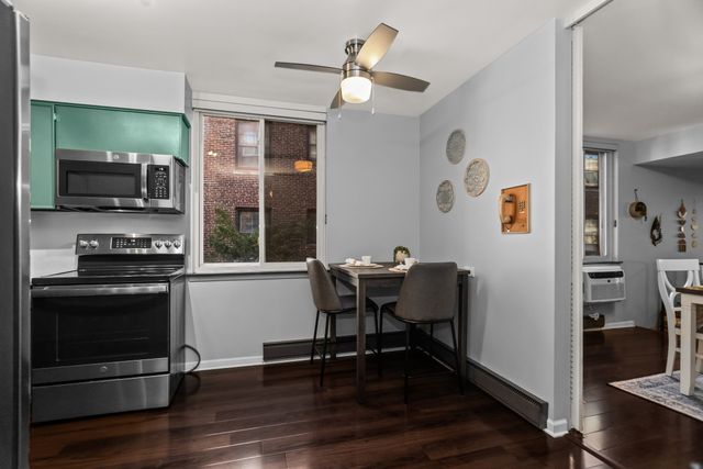 530 Hinman Avenue 2B, Evanston, IL 60202