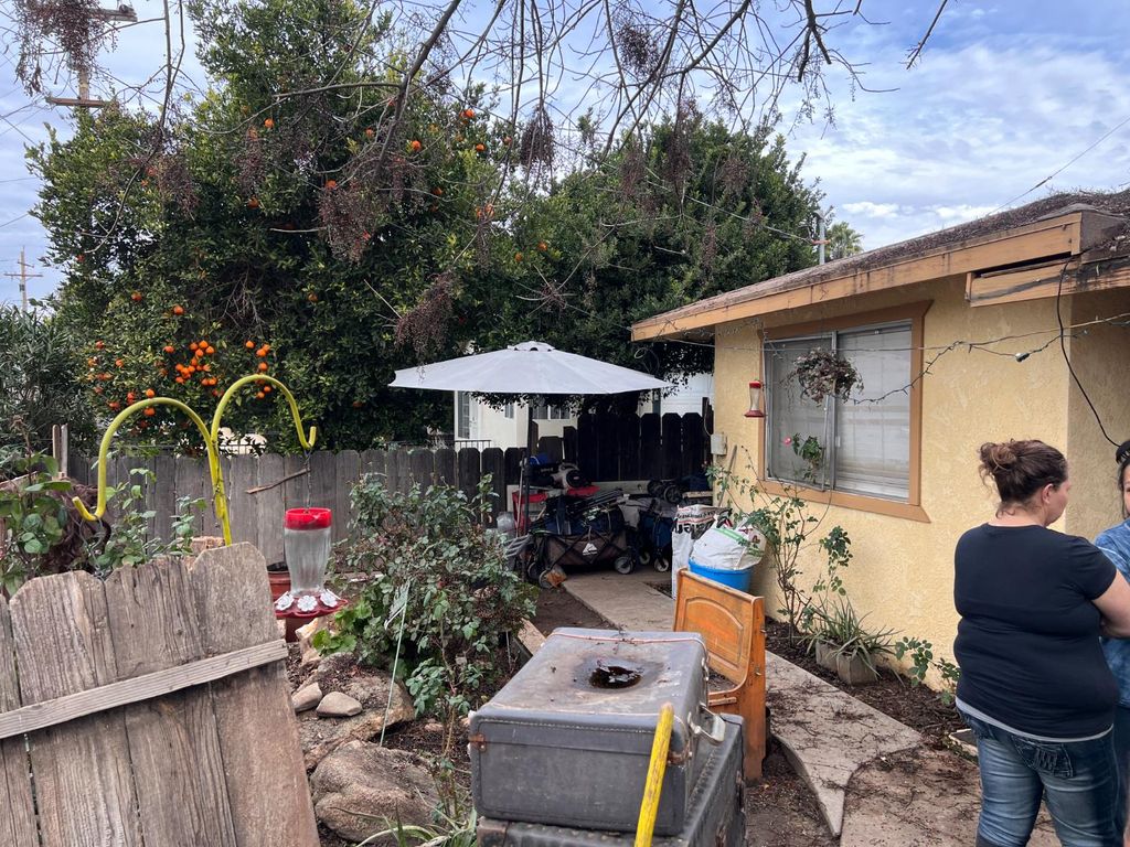 Image 5 of property listing at 17160 N Waldby Avenue, Friant, CA 93626