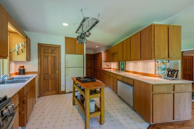 55 Uphill Road, Landgrove, VT 05148