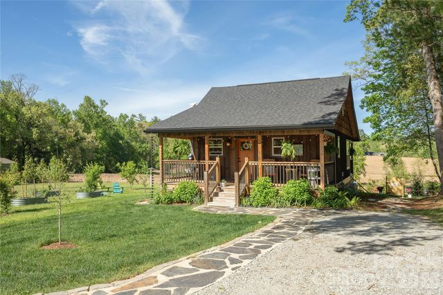 18 N Bear View Drive, Hendersonville, NC 28792