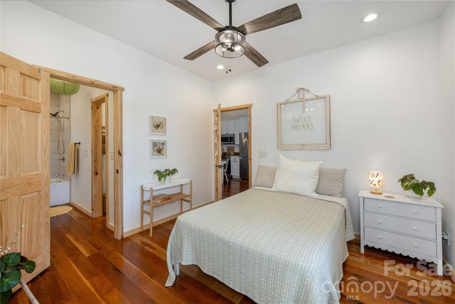 18 N Bear View Drive, Hendersonville, NC 28792