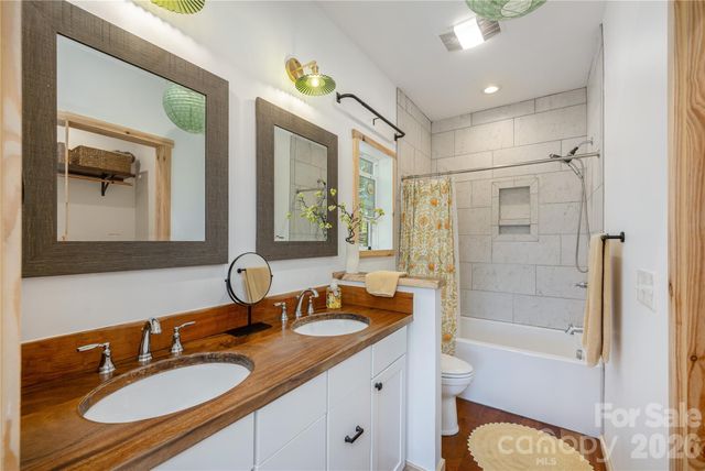 18 N Bear View Drive, Hendersonville, NC 28792