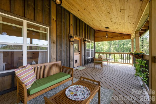 18 N Bear View Drive, Hendersonville, NC 28792