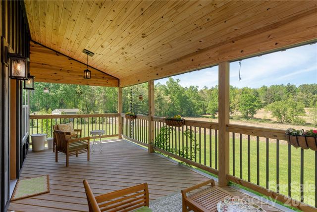 18 N Bear View Drive, Hendersonville, NC 28792
