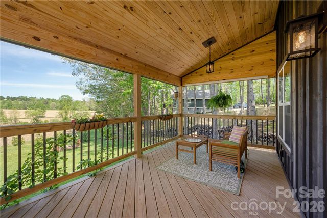 18 N Bear View Drive, Hendersonville, NC 28792