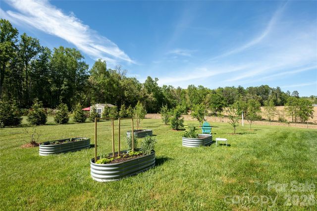 18 N Bear View Drive, Hendersonville, NC 28792