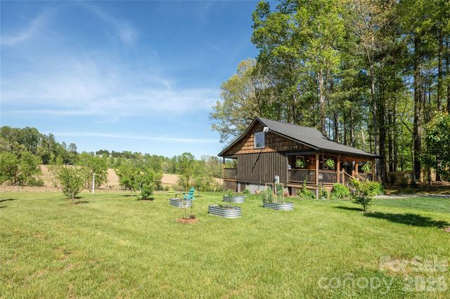 18 N Bear View Drive, Hendersonville, NC 28792