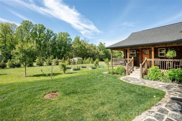 18 N Bear View Drive, Hendersonville, NC 28792