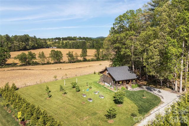 18 N Bear View Drive, Hendersonville, NC 28792