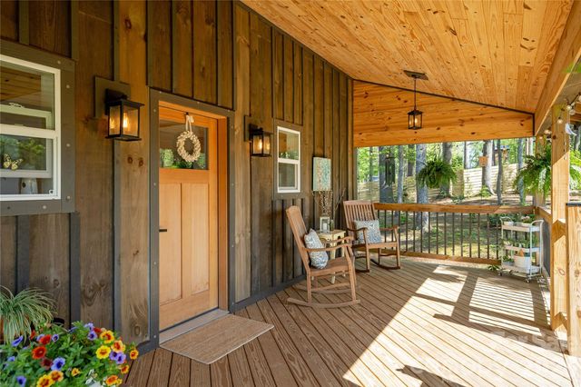 18 N Bear View Drive, Hendersonville, NC 28792