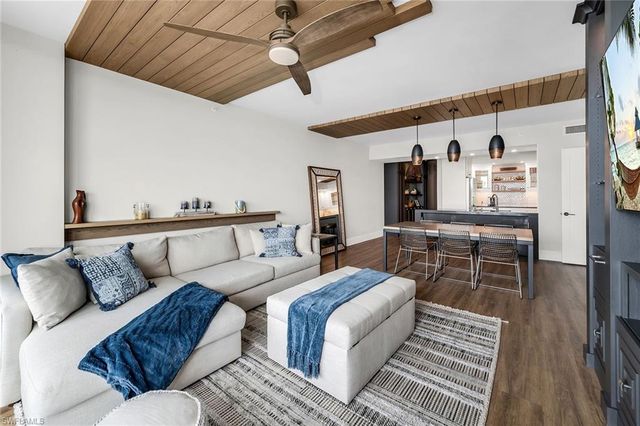 3000 Oasis Grand BLVD 1004, Fort Myers, FL 33916