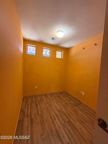 8050 W Crowned Eagle Court, Tucson, AZ 85757