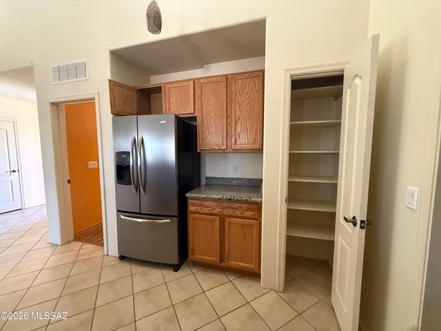 8050 W Crowned Eagle Court, Tucson, AZ 85757
