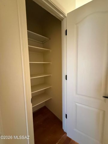 8050 W Crowned Eagle Court, Tucson, AZ 85757