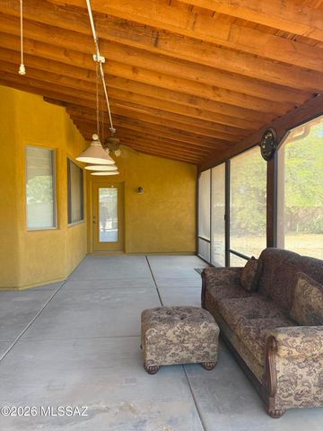 8050 W Crowned Eagle Court, Tucson, AZ 85757