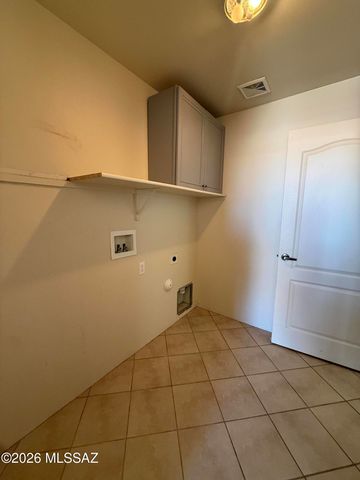 8050 W Crowned Eagle Court, Tucson, AZ 85757