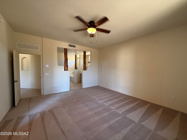 8050 W Crowned Eagle Court, Tucson, AZ 85757