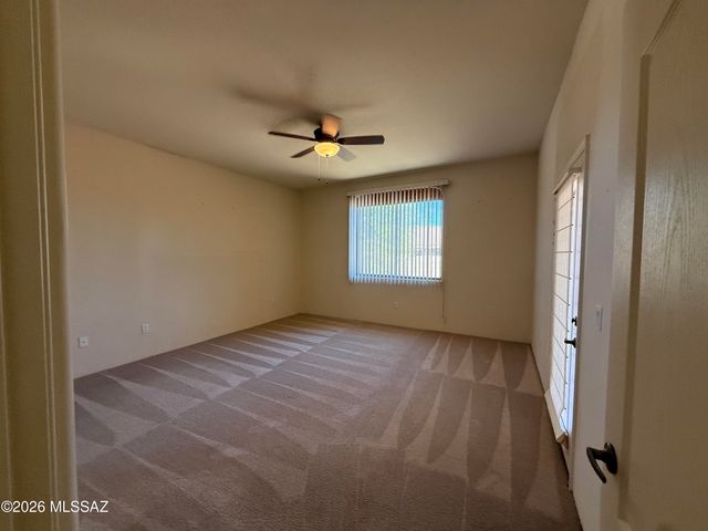 8050 W Crowned Eagle Court, Tucson, AZ 85757