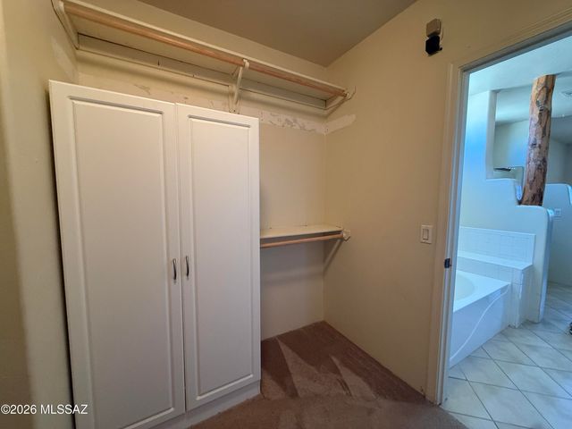 8050 W Crowned Eagle Court, Tucson, AZ 85757