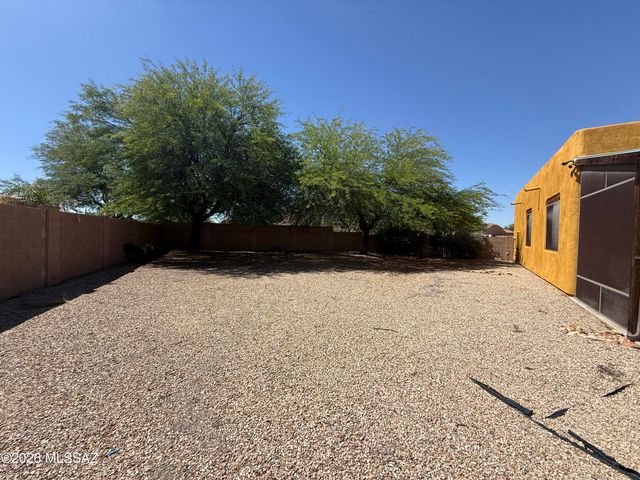 8050 W Crowned Eagle Court, Tucson, AZ 85757