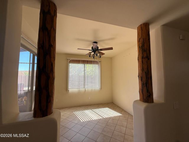 8050 W Crowned Eagle Court, Tucson, AZ 85757
