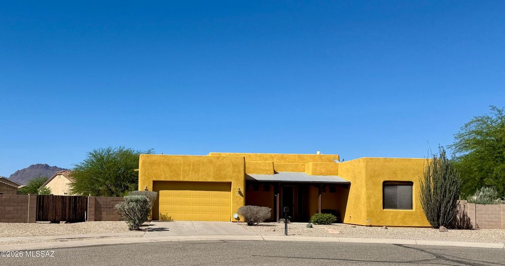 8050 W Crowned Eagle Court, Tucson, AZ 85757
