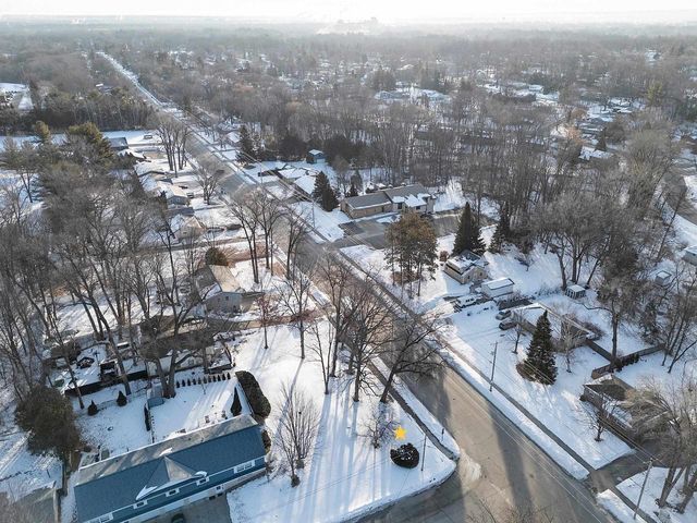 1437 BAUMGART ROAD, Green Bay, WI 54304