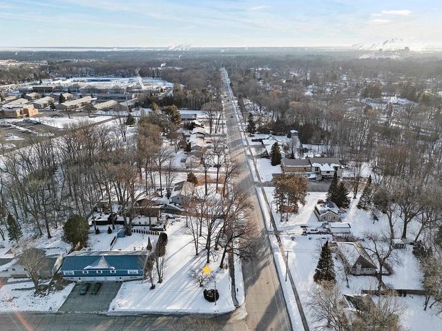 1437 BAUMGART ROAD, Green Bay, WI 54304