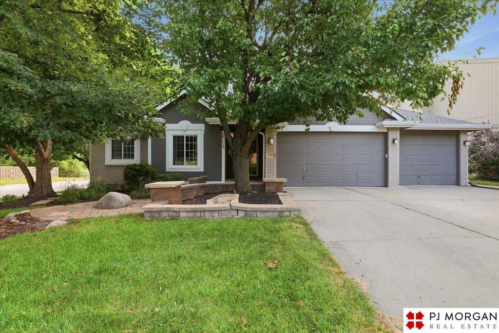 4504 N 167th Street, Omaha, NE 68116